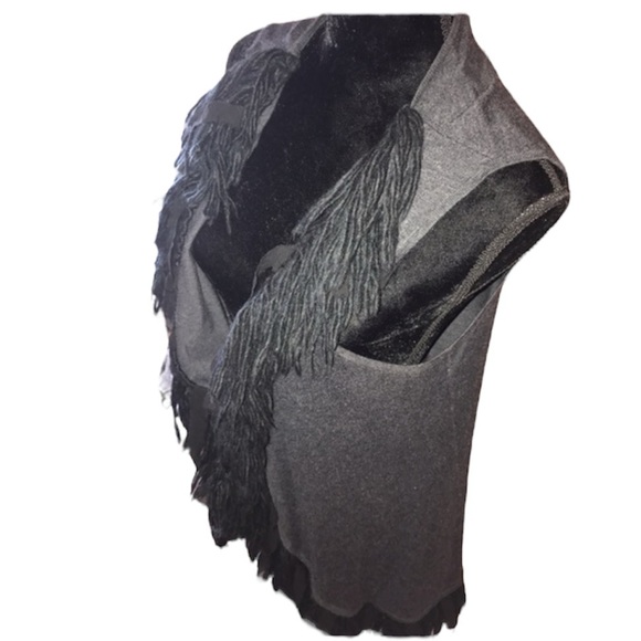 Cable & Gauge fringed VEST; LARGE (charcoal grey color with black fringe) - Picture 3 of 11